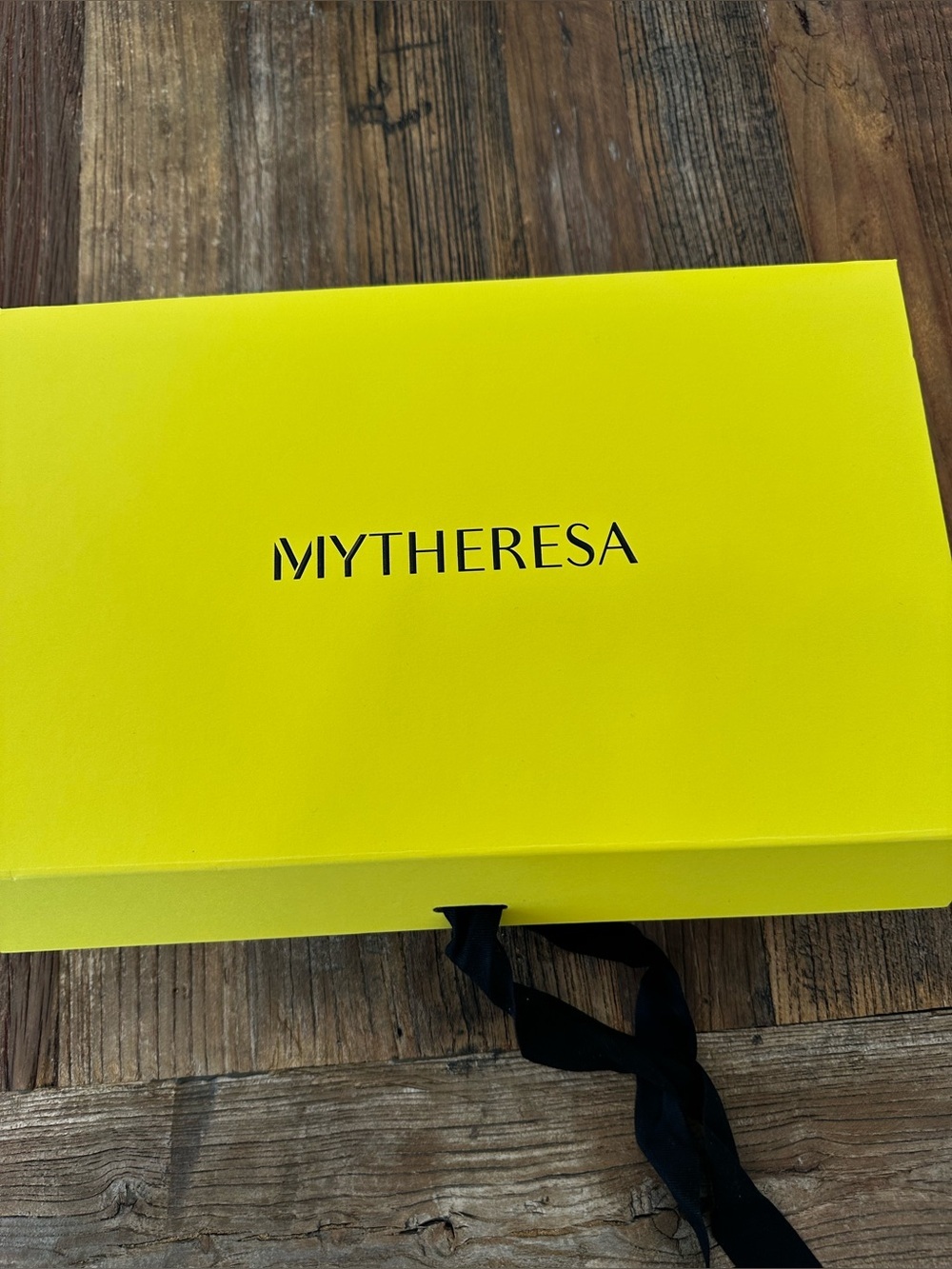MYTHERESA Bright Yellow Gift Box - Picture 2 of 5